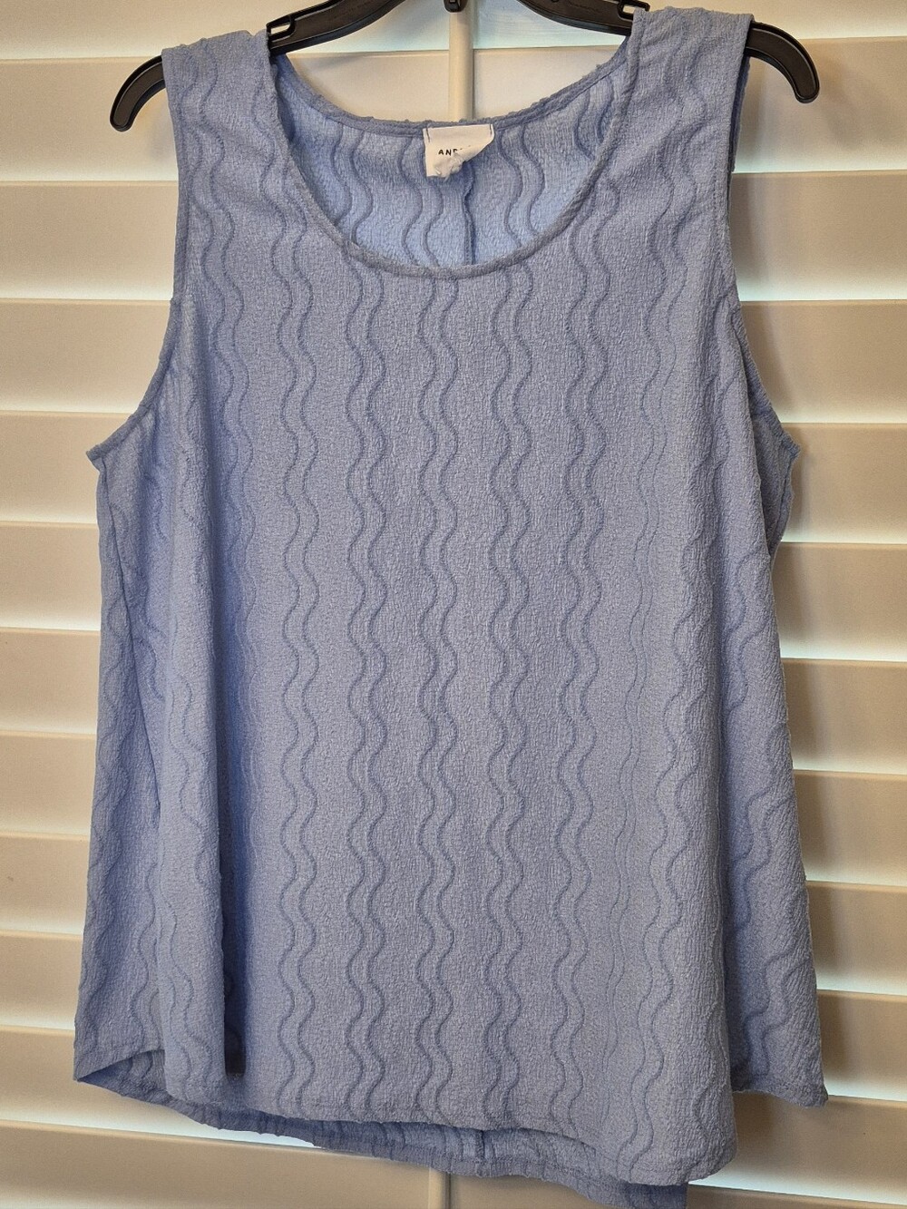 ANDREE BY UNIT Light Blue Textured Wave-Pattern Tank Top Sz Large
